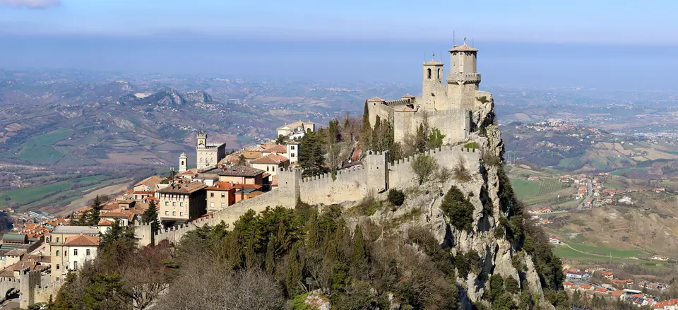 La torre Guaita e il centro storico di San Marino visti dall’alto